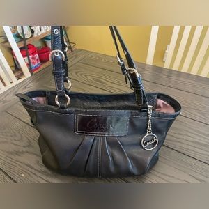 Coach Black Bag Mauve color inside